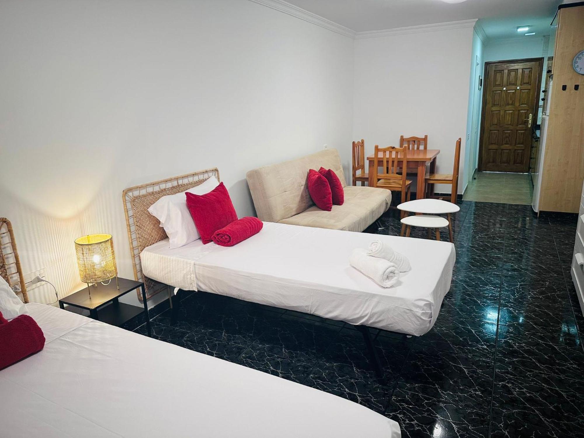 Cozy 2-Bed & Sofa-Bed Studio In Los Cristianos 外观 照片